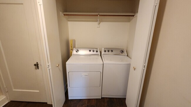 Building Photo - 2831 Pearl St