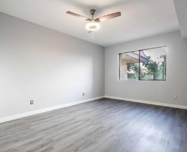 Building Photo - 3152 S Eastern Ave