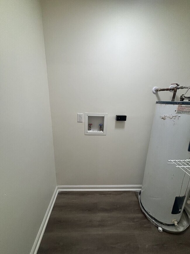 Building Photo - Fully Remodeled 3 Bed 2 bath