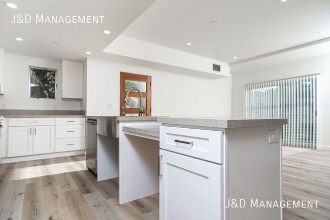 Building Photo - 3333 Reynard Way