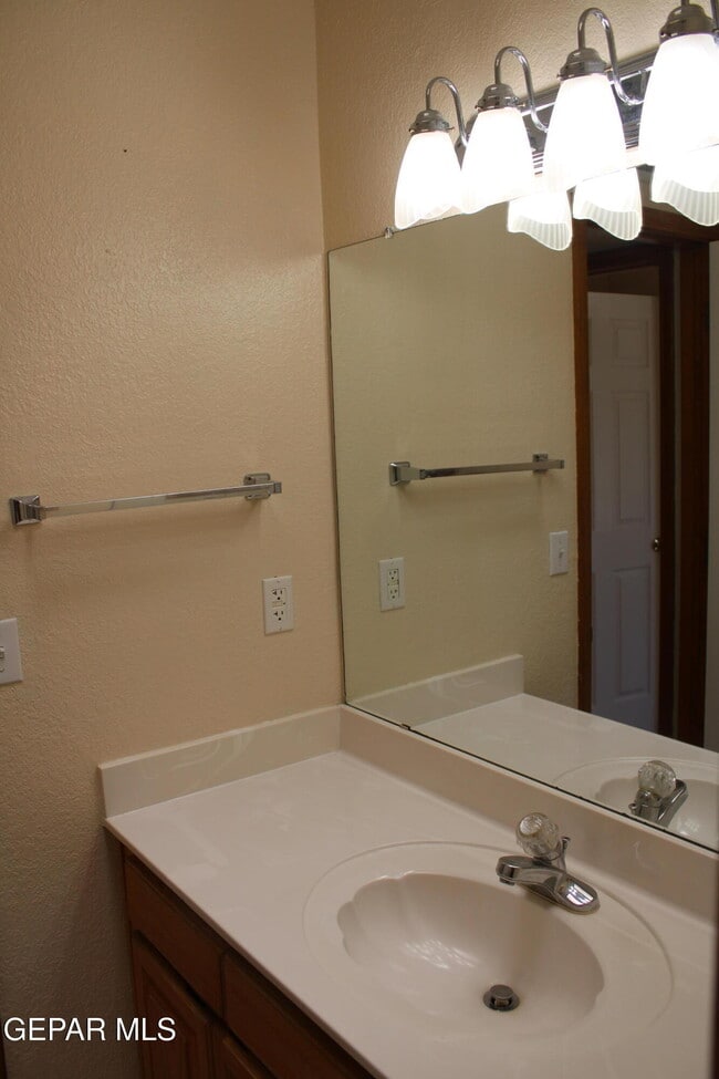 Building Photo - 4113 Loma Rosada Dr