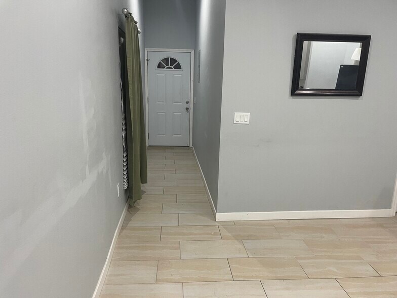 Building Photo - 2904 E 63rd St