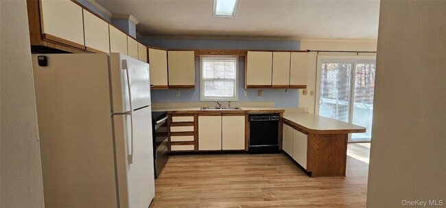Building Photo - 323 Cushetunk Dr