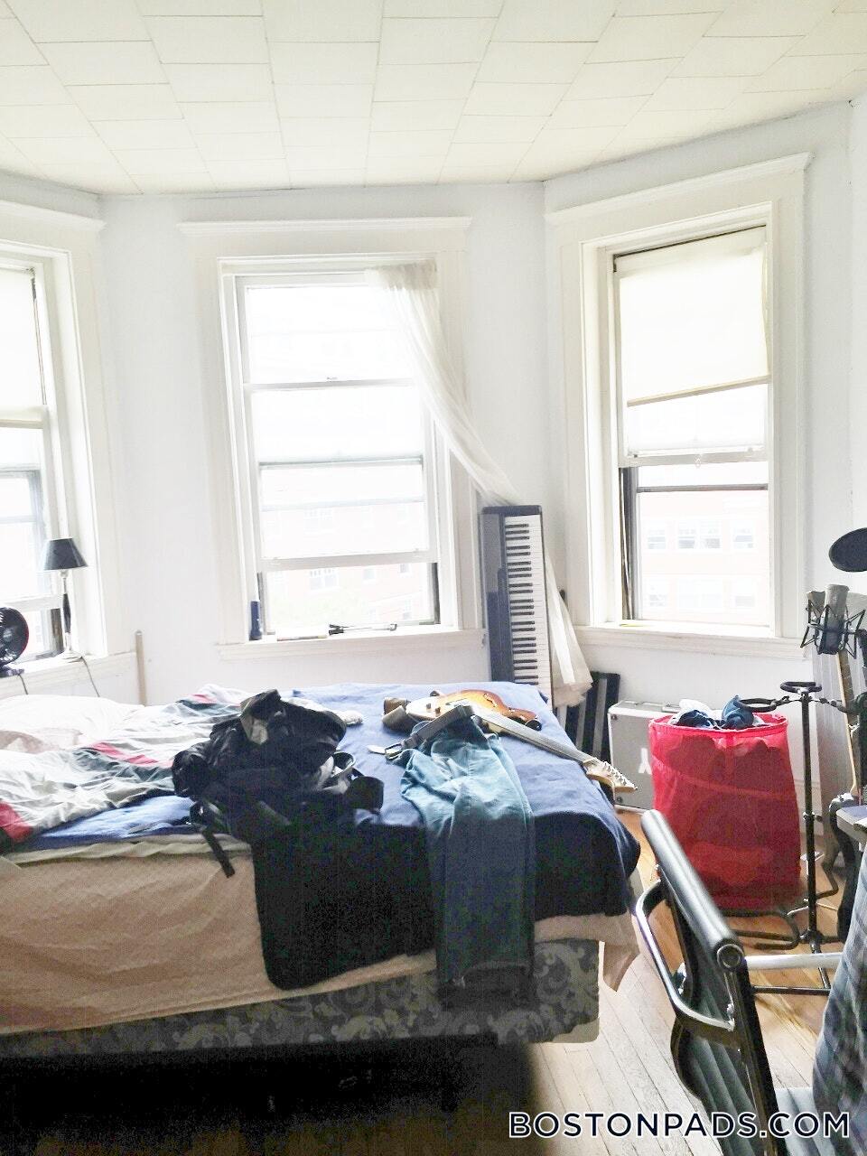 Building Photo - 137 Park Dr