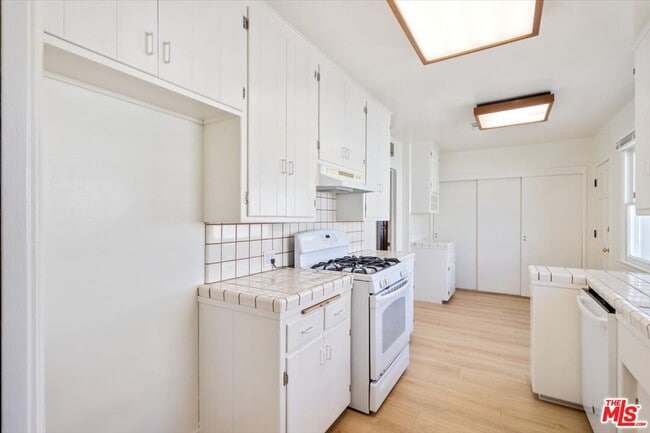 Building Photo - 12848 Tiara St