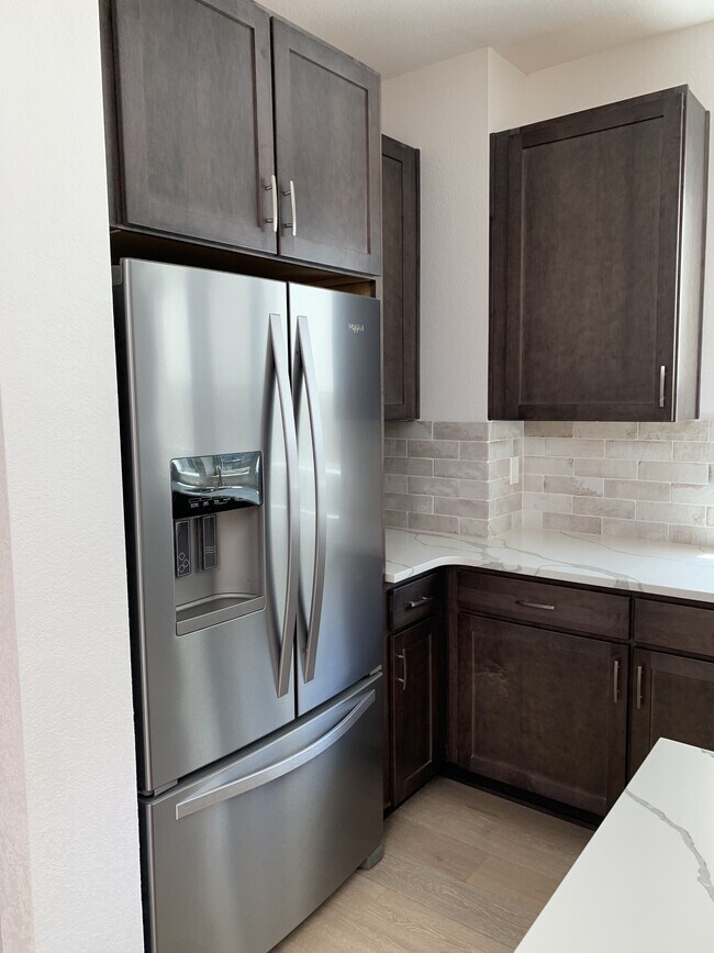 Building Photo - 525 Promenade Dr