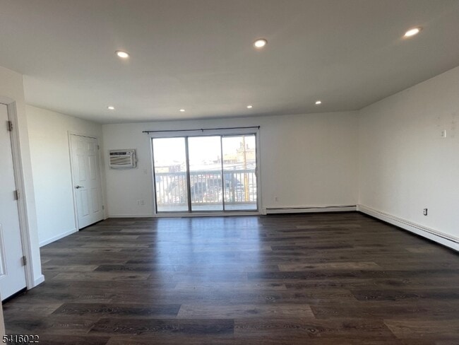 Building Photo - 404 S 5th St