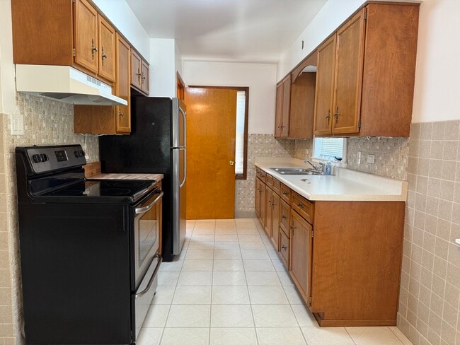 Building Photo - 2300 Burr Oak Ave