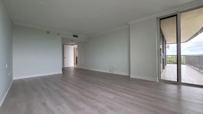 Building Photo - 2480 Presidential Way