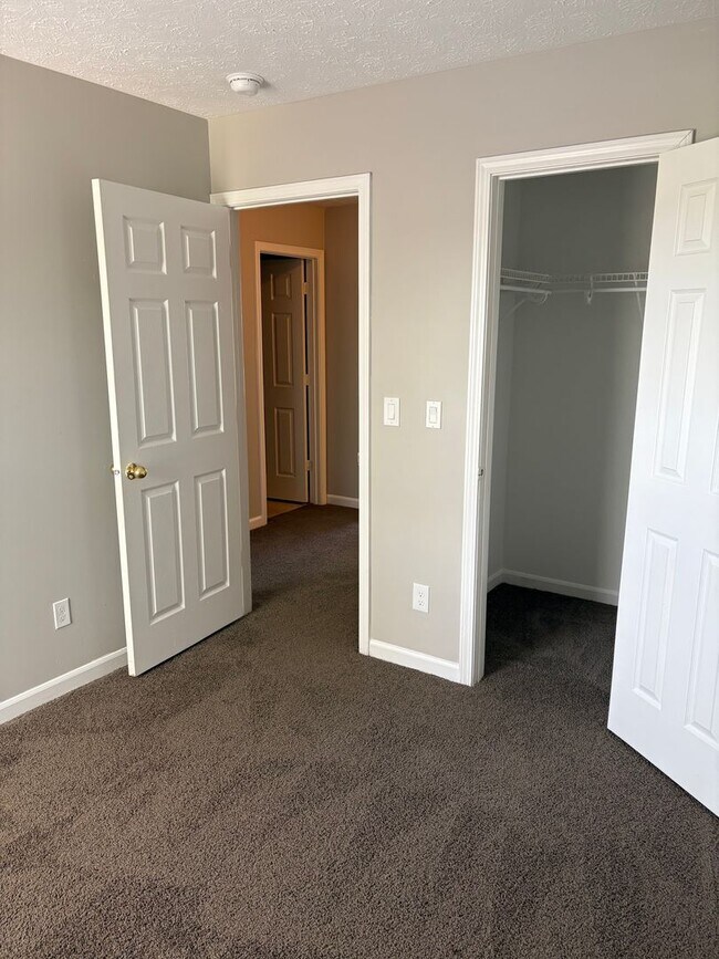 Building Photo - Charming 3-Bedroom Home in Fountain Square – Prime Location Near I-65!