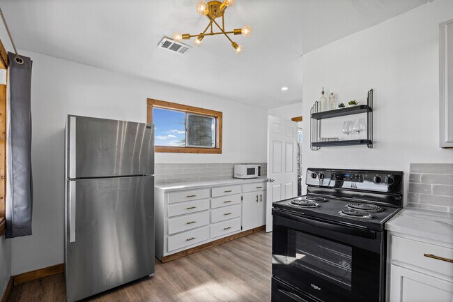 Building Photo - 1418 Kingshill Dr