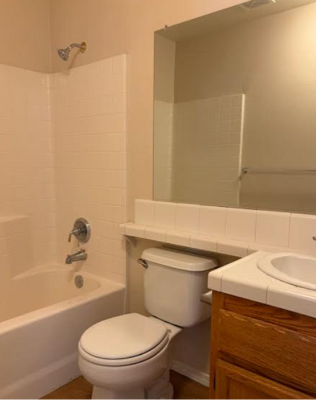Building Photo - 8807 Rollingbay Dr
