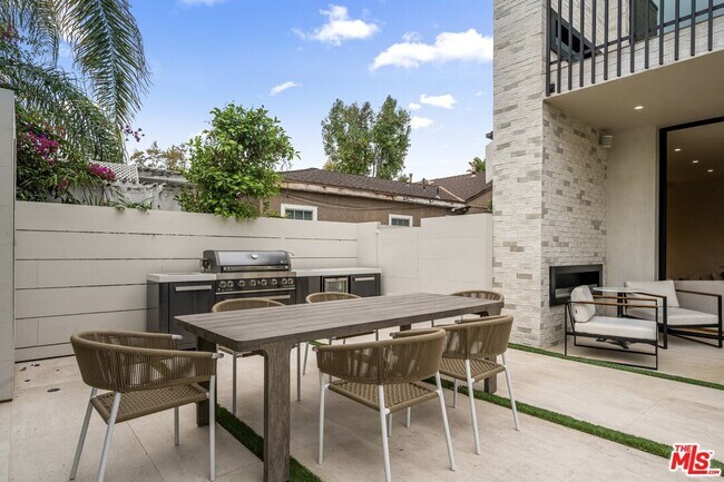 Building Photo - 4740 Sunnyslope Ave