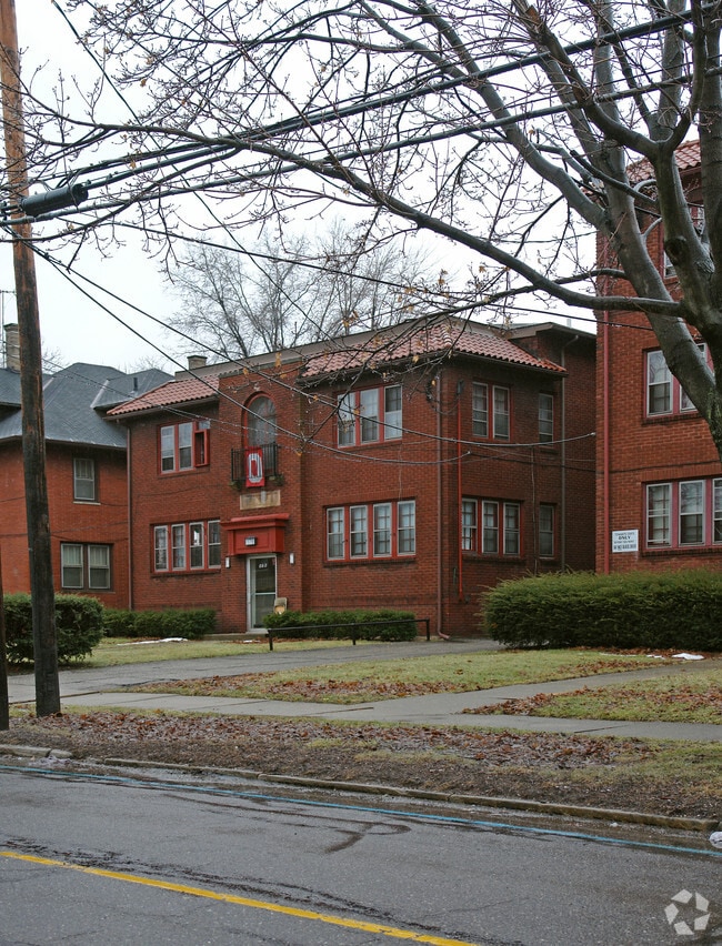 Building Photo - 176 N Portage Path