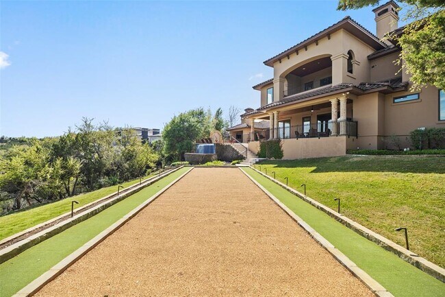 Building Photo - 4805 Mirador Dr