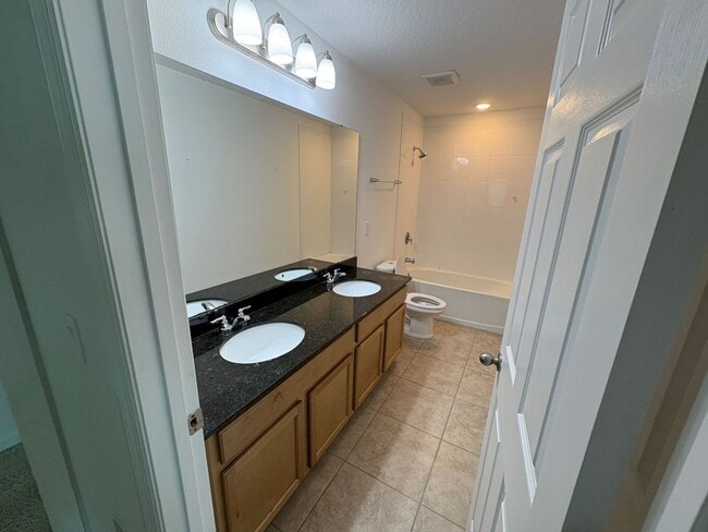 Building Photo - 4 bedroom 2.5 Bath House on Oakland Trails...
