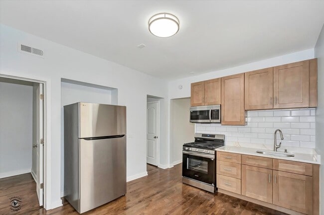 Building Photo - 3000 W 40th St