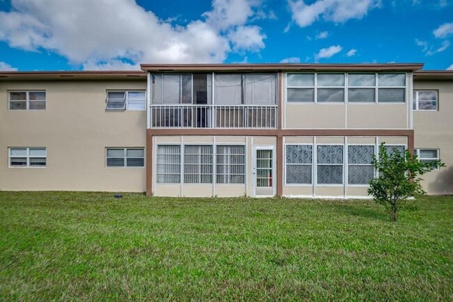 Building Photo - 7300 NW 5th Ct