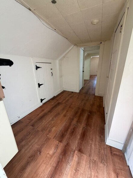 Building Photo - 38 Brookside Ave