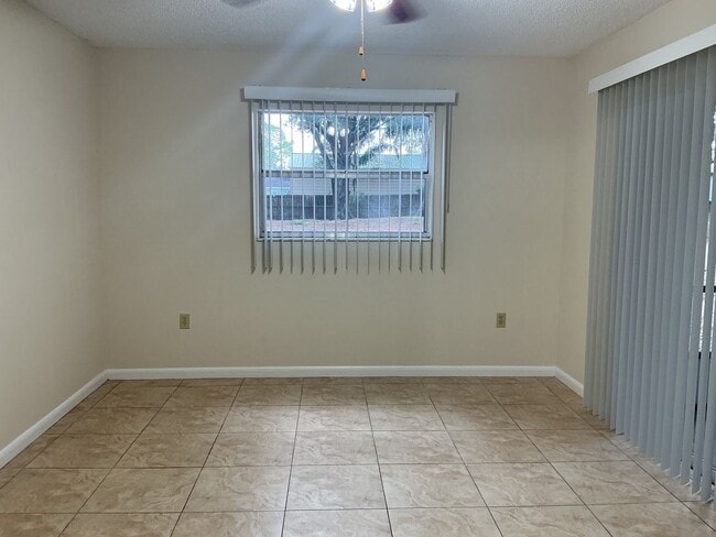 Building Photo - Winter Haven 3BR Home with Fenced Yard & Bonus Room