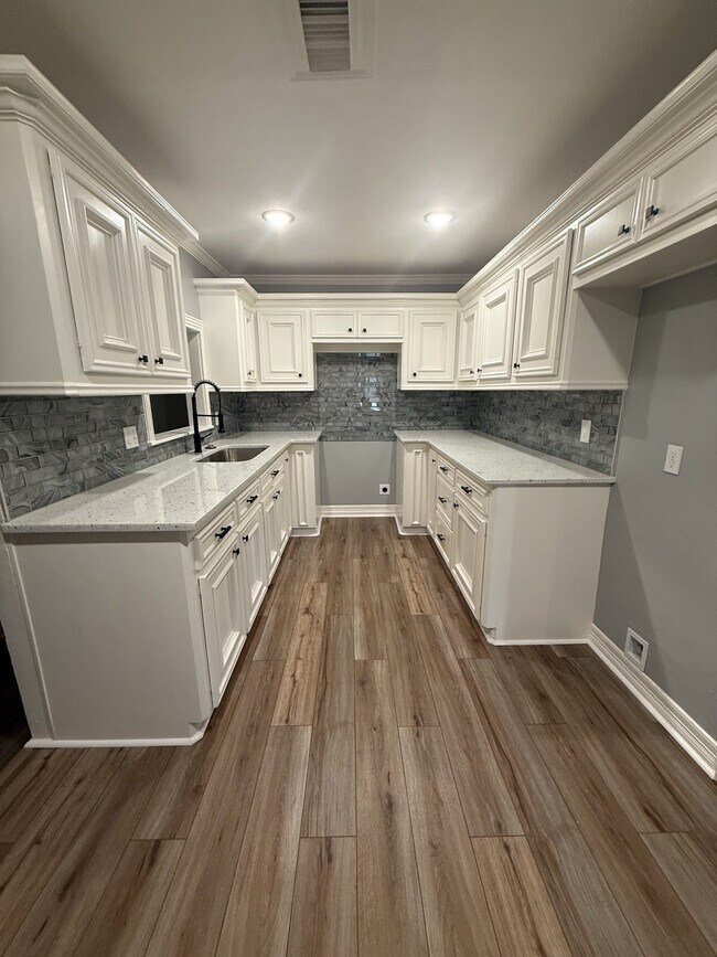Building Photo - 5218 Cortelyou Ln