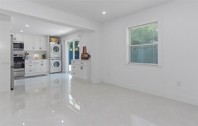 Building Photo - 1473 NE 30th Ct