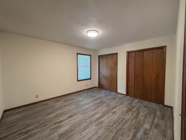 Building Photo - 2 Bedroom Duplex –Near Chesterfield Family Center and Park