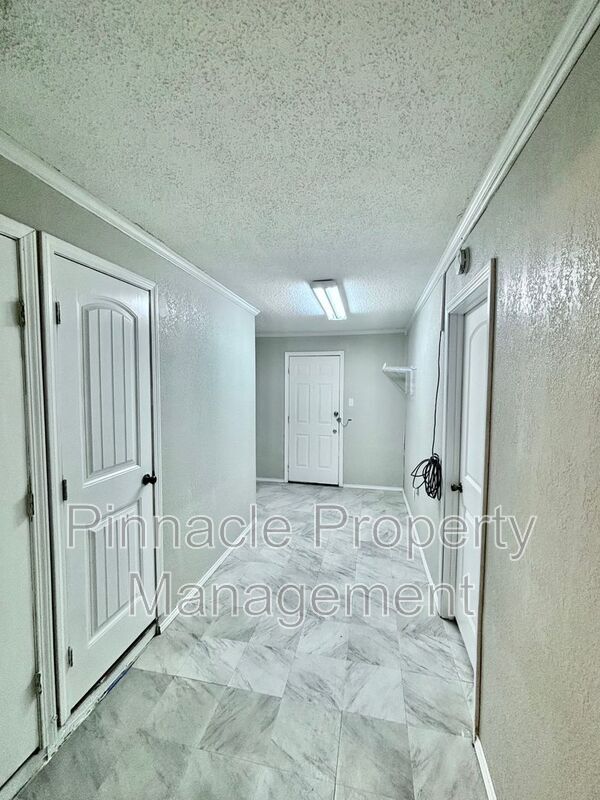 Building Photo - 1102 E 23rd St