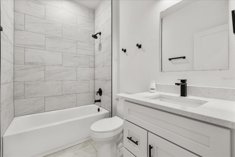 Building Photo - 540 E Elgrove Dr