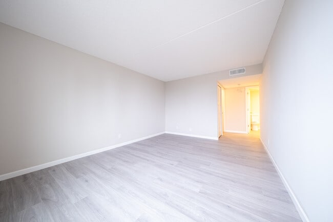 Building Photo - 7200 York Ave S