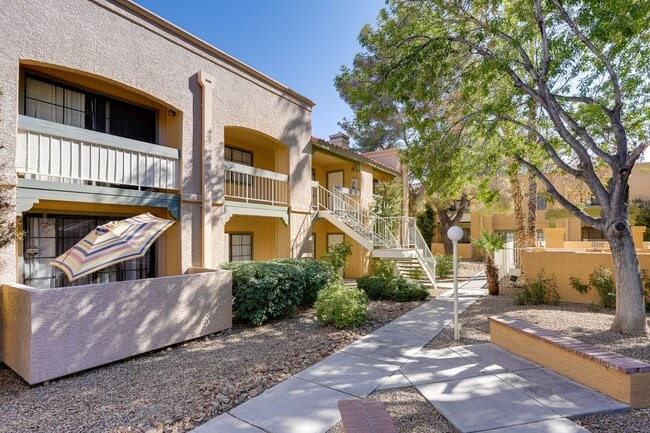 Building Photo - FURNISHED 2 BED 2 BATH NEAR LAS VEGAS STRI...