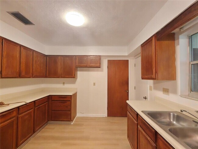 Building Photo - 6133 NW 33 St