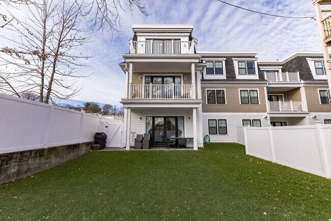 Building Photo - 54 Pleasant St