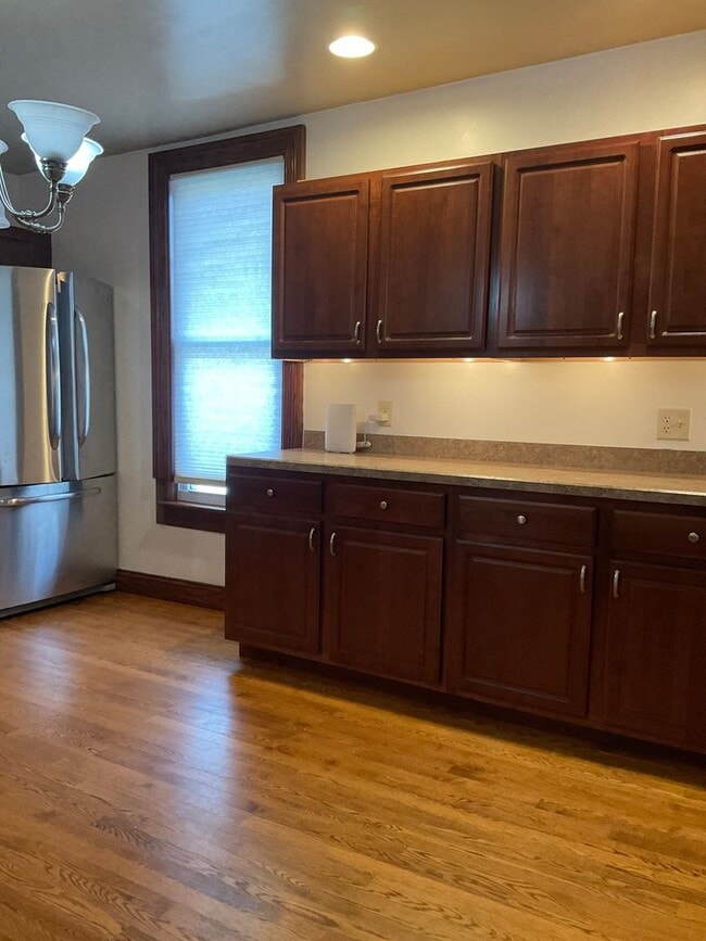 Building Photo - 112 W Main St