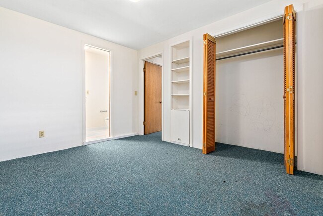 Building Photo - 615 Forestdale Dr