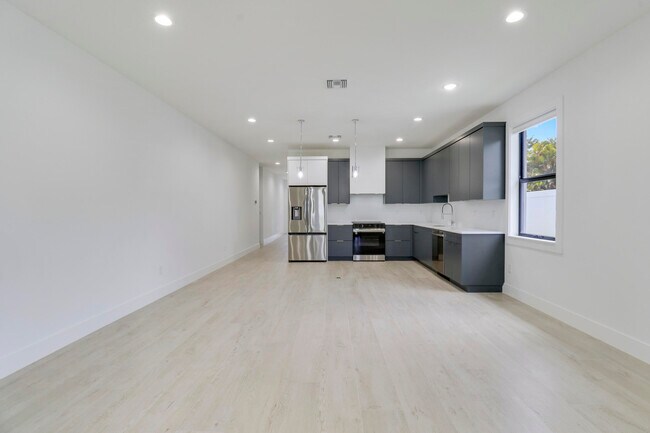 Building Photo - 17780 Thelma Ave