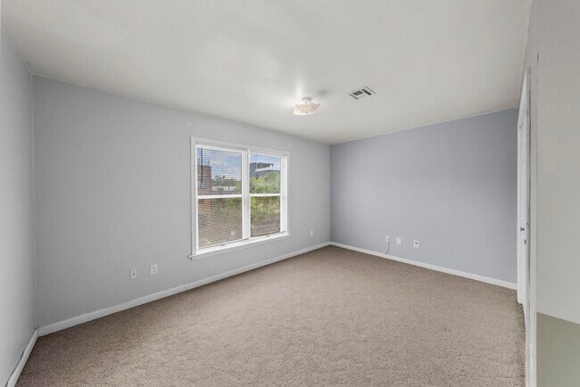 Building Photo - 311 10th St