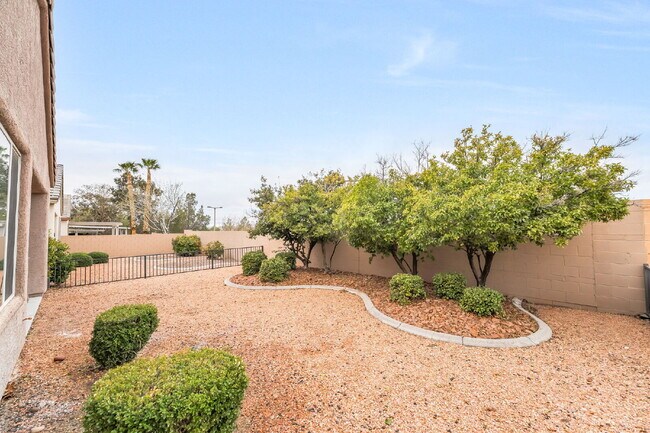 Building Photo - 55 and older Neighborhood in SOLERA DEL WEBB.  2 Bedroom, 2 bathroom