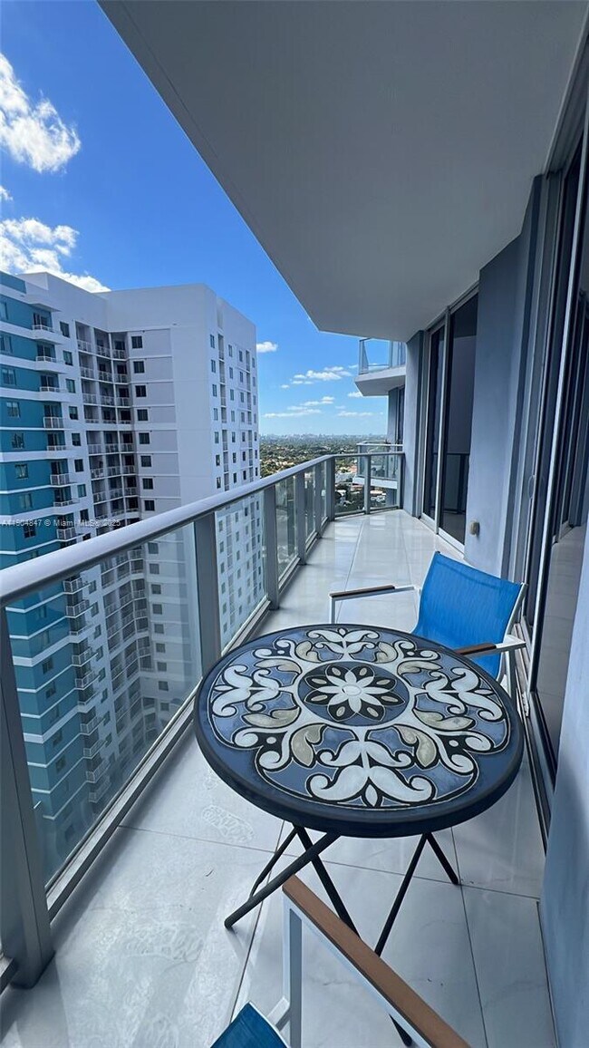 Building Photo - 1010 SW 2nd Ave