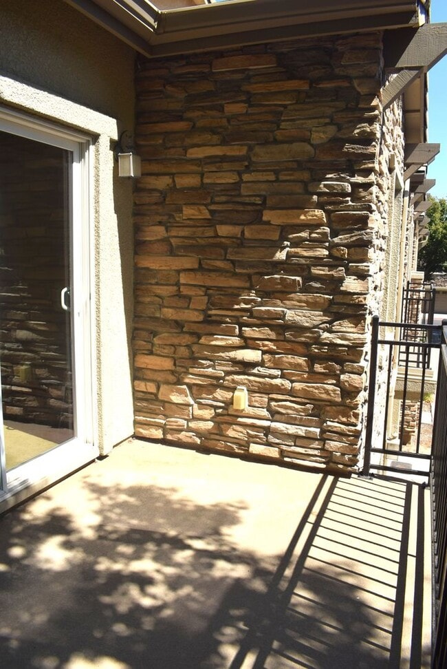 Building Photo - 3301 N Park Dr