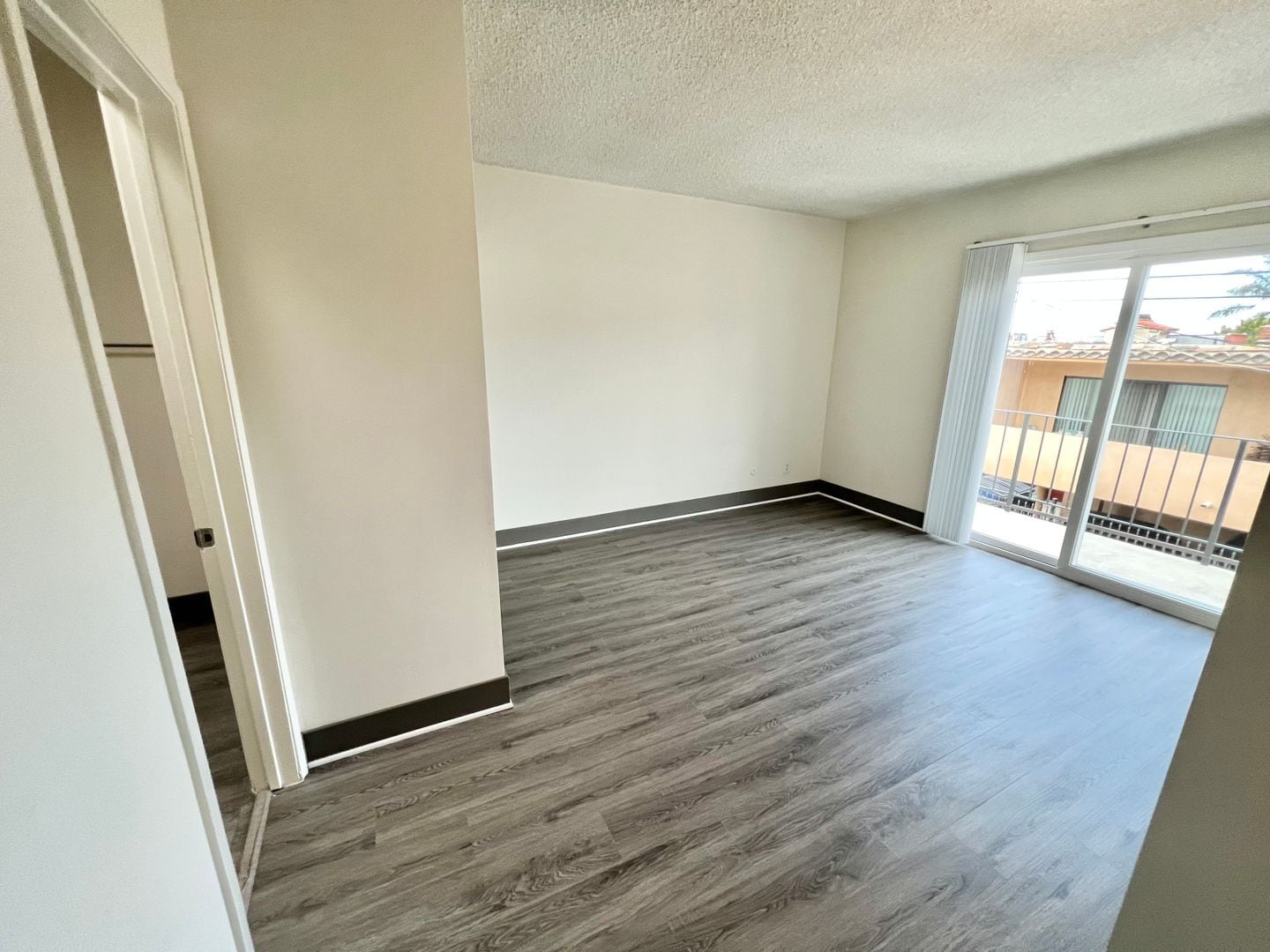 Building Photo - 3359 Mentone Ave