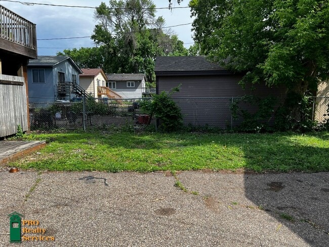 Building Photo - 423 NE Taylor St