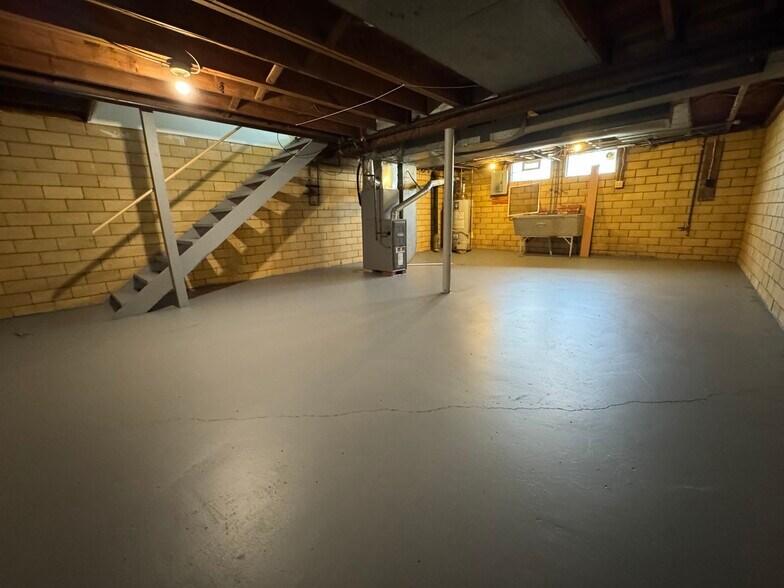 Building Photo - 124 Spangler Rd NE