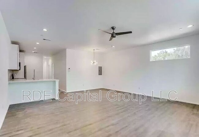 Building Photo - 3275 Dallas St