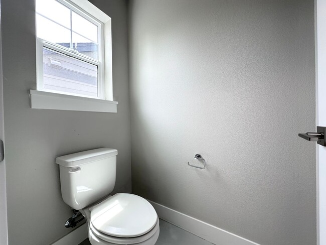 Building Photo - Beautiful Home in Desirable Monterey Estates – Happy Valley