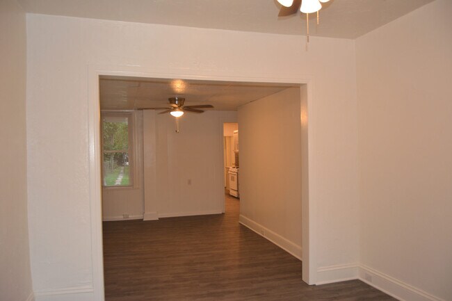 Building Photo - 445 W King St