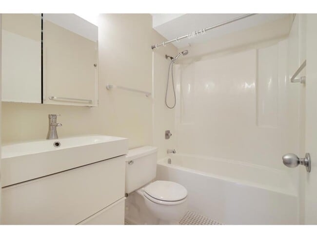 Building Photo - 66 9th St E