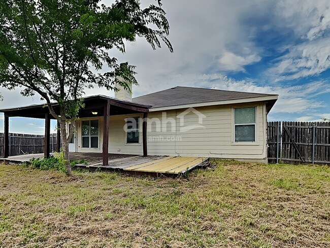 Building Photo - 721 Nancy Dr