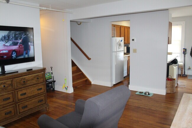 Building Photo - 66 Bridge St