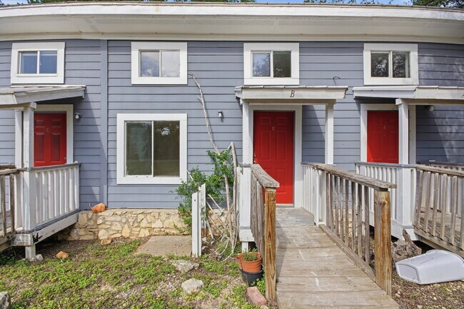 Building Photo - 1108 W McCarty Ln